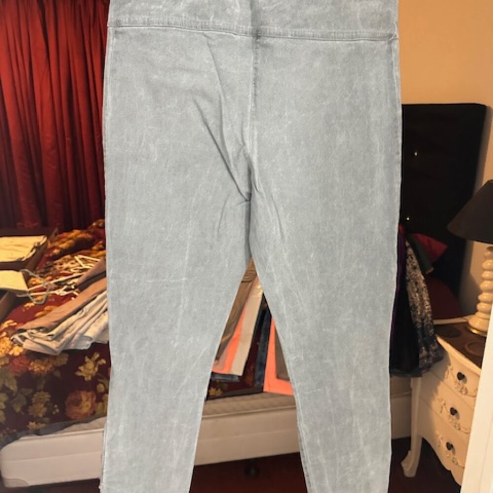Pants - Picture 5 of 10
